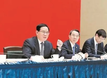 李强主持召开经济形势专家座谈会